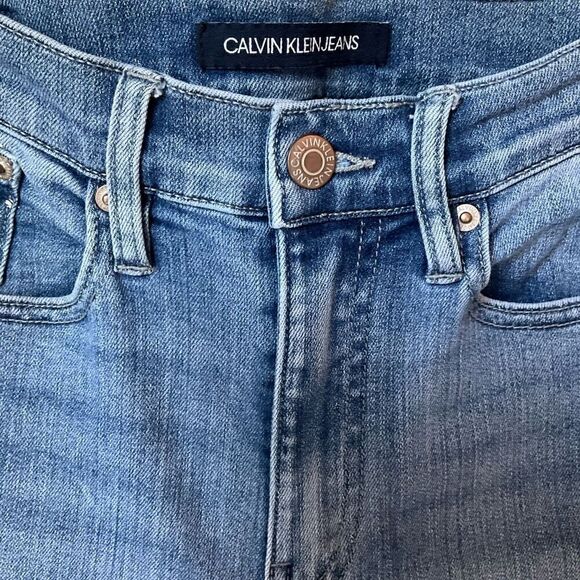 Calvin Klein Skinny Medium Wash Jeans. Size 26 - Picture 5 of 8